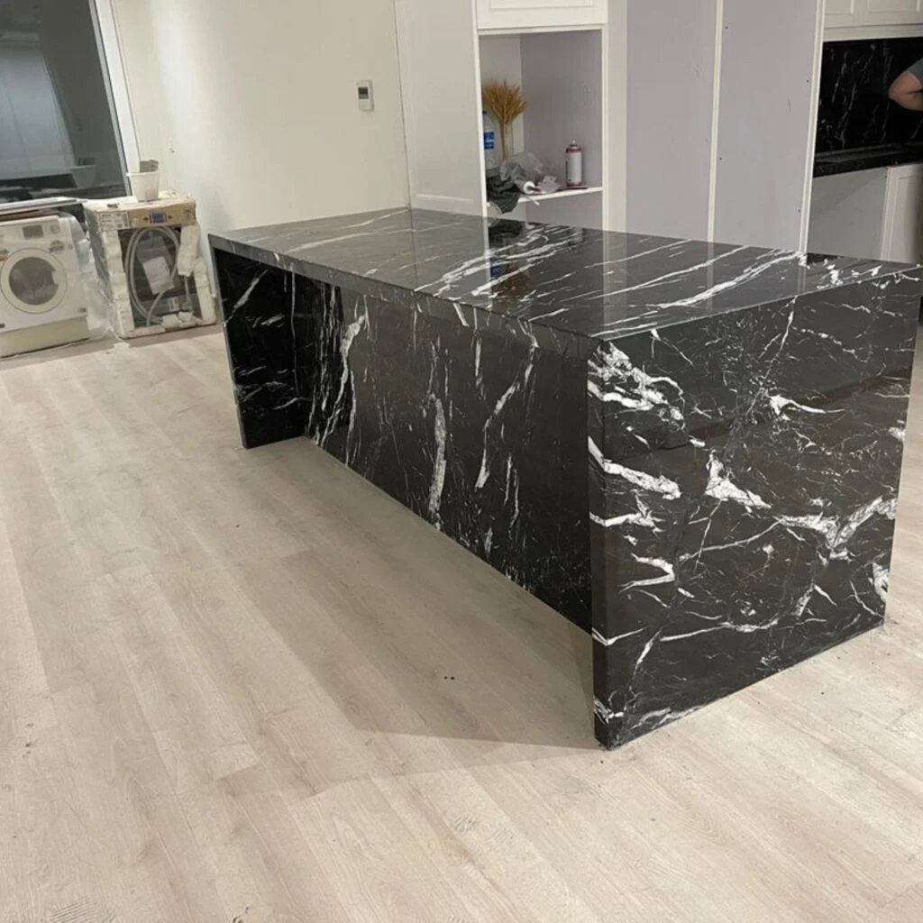 کانترتاپ گرانیت یا کوارتز؟ مقایسه کامل برای انتخاب صفحه کابینت 2 کانترتاپ گرانیت برای صفحه کابینت آشپزخانه