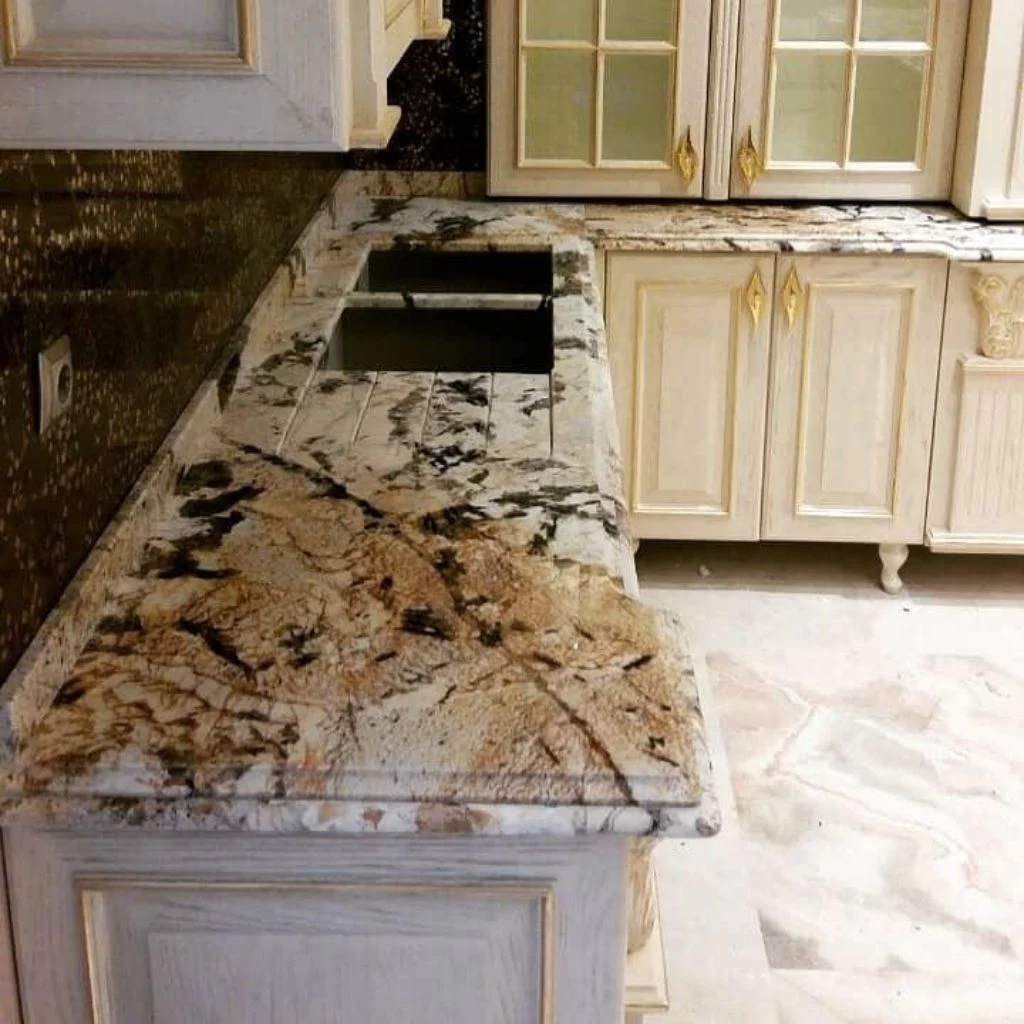 گرانیت طلایی با ذرات درخشان