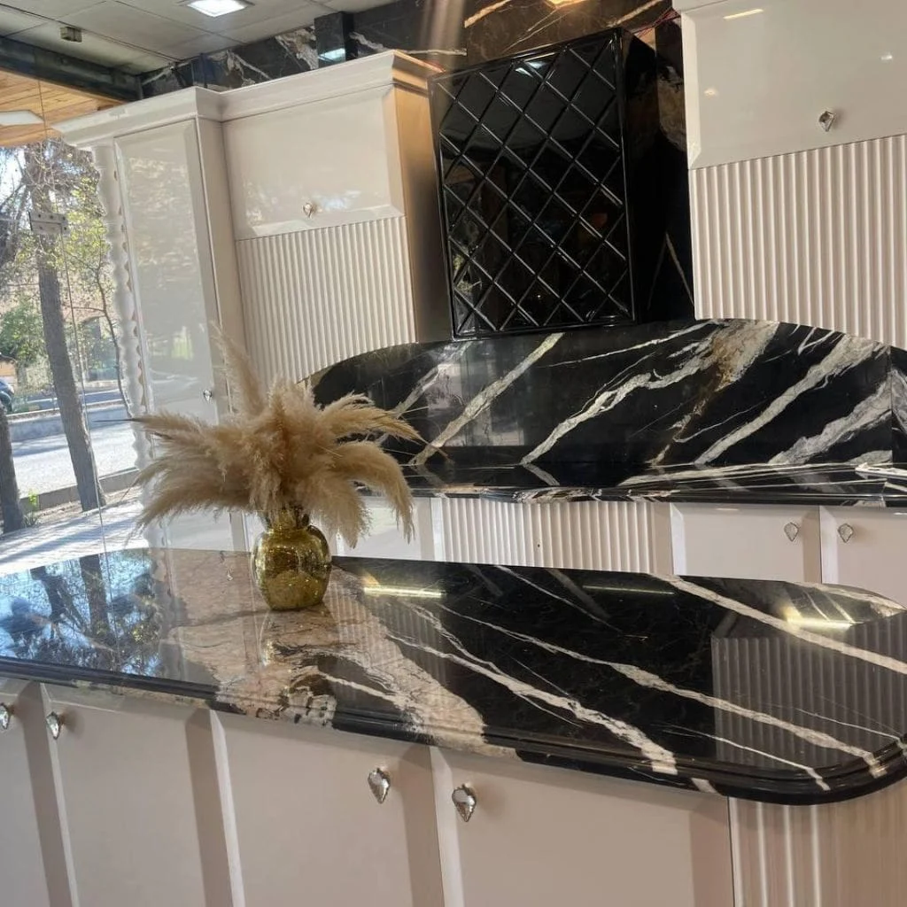 اجرای حرفه‌ای کانترتاپ سنگی توسط سنگ رادمن