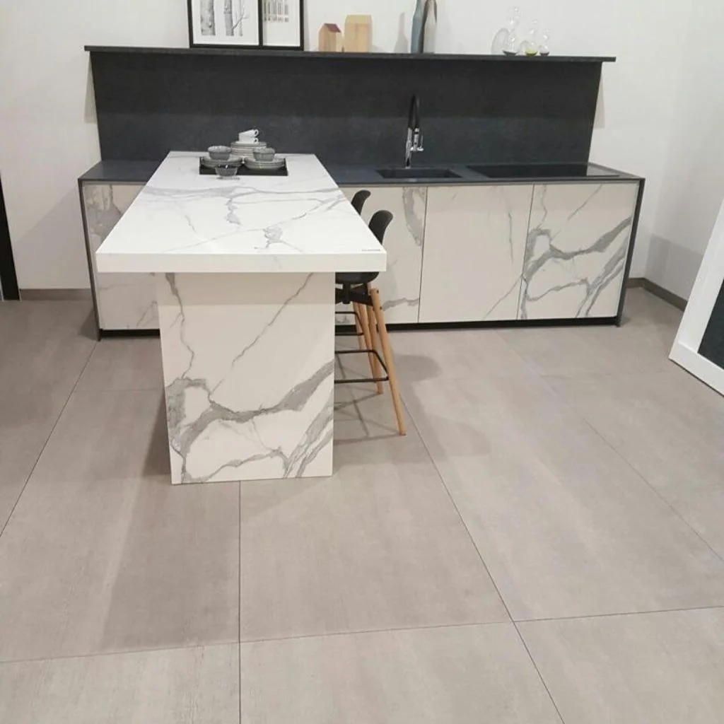 سنگ کوارتز سفید با طرح ابر و بادی در دکوراسیون داخلی