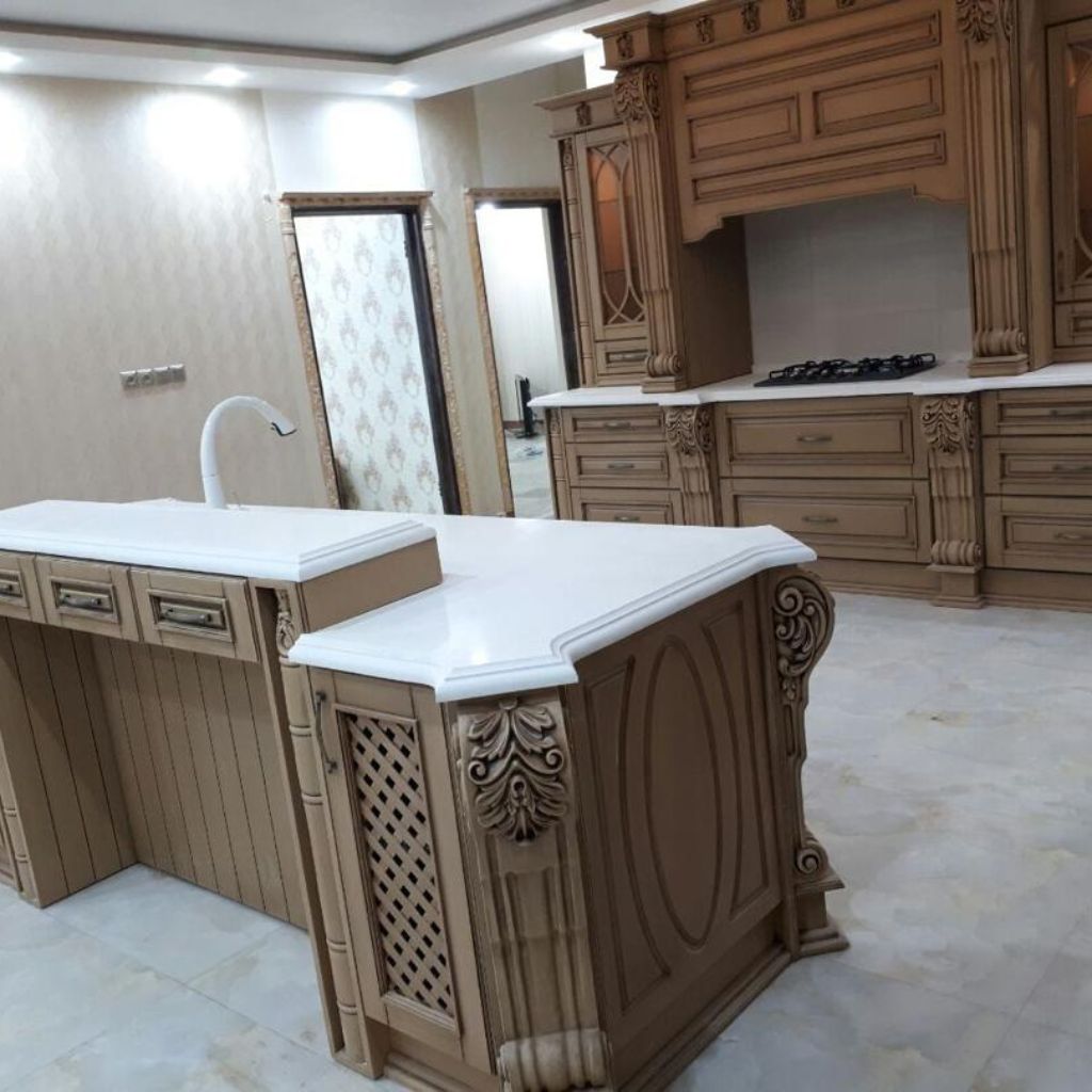 سطح کوارتز سفید یکدست در آشپزخانه مدرن