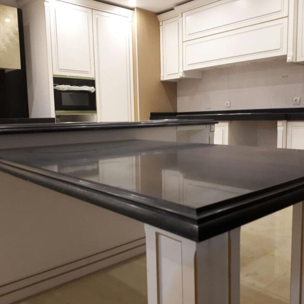 سنگ مشکی براق برای جزیره مرکزی آشپزخانه
